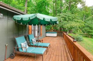 Deck and Game Room! Lakefront Blue Ridge Mtn Gem - 1