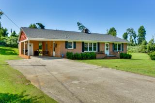 8 Mi to Clemson Peaceful Family Home with Yard - 0