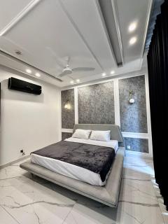 Luxury 10 Marla Fully Furnished House for Rent in DHA Phase 4 - 0