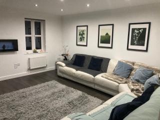Entire 3 bedroom deluxe house - Cleckheaton - 9