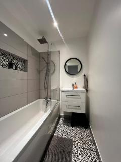 2 bedroom flat with garden, near heathrow and tube - 7