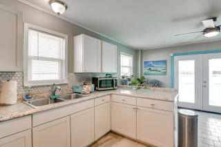 Private Bayfront Access 10 Mi to Galveston Beaches - 1
