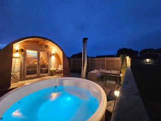 Glamping Pod with Wood Fired Hot Tub - Scarborough - 0