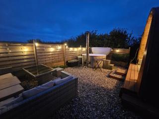 Glamping Pod with Wood Fired Hot Tub - Scarborough - 6