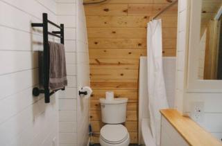 Pilot Lodge - Cozy Cabin on Private Airstrip - 7