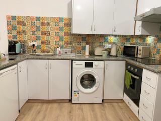 Stylish Studio with Pool Access, Free parking, Paphos center - Work Friendly - 7