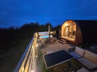 Glamping Pod with Wood Fired Hot Tub - 9