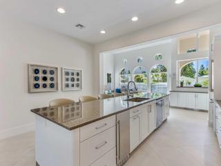 Casa Captiva - 5 BR Villa Steps to Beach - 3