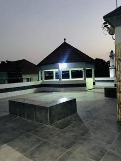 Tropical Getaway - Rooftop Apartment - 2