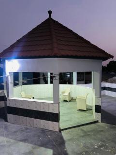 Tropical Getaway - Rooftop Apartment - 0