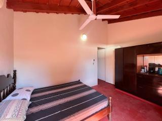Spacious 3 bedroom house with swimming pool - 4
