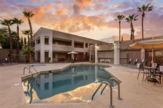Best Western InnSuites Tucson Foothills Hotel & Suites - 9