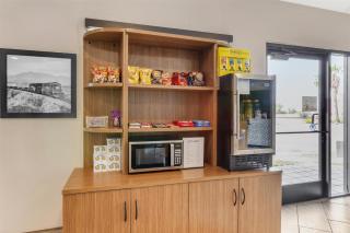 Best Western InnSuites Tucson Foothills Hotel & Suites - 4