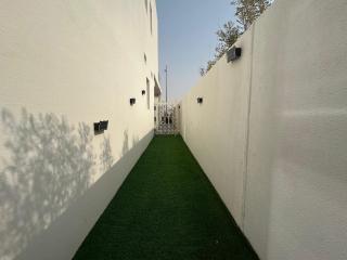 Deluxe Villa - Compound Damac Hills 2 - Dubai - 2