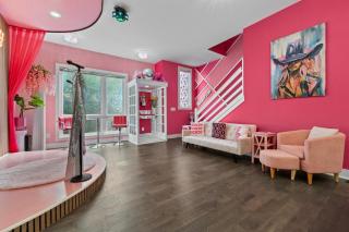 The Pink Honky-tonk - 5