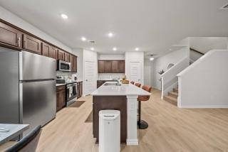 Luxurious 4 Bed Duplex Getaway! - 8