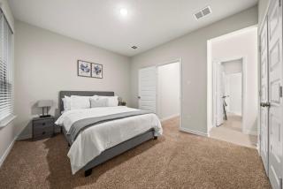 Luxurious 4 Bed Duplex Getaway! - 7