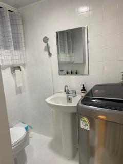 Stay in Hannam Twin Room a shared house format - 6