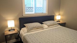 Private Suite w King Bed, Ground Level, Naturally Bright - 1