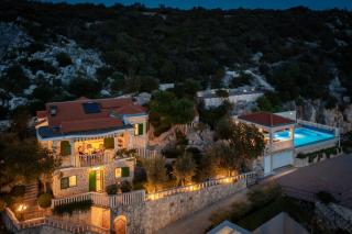Seaside luxury villa with a swimming pool Cove Ljubljeva, Trogir - 19259 - 9
