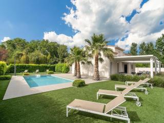 Luxurious villa in Saint geniès de Fontedit with heated pool - 9