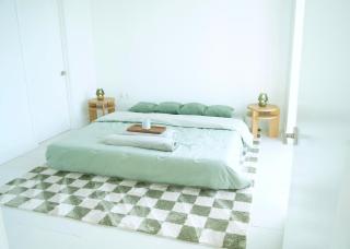 Artist Minimalist Loft - 2