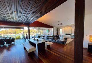 LAGUNA PARADISE - Island house with private beach & pontoon on lagoon - 4 bedrooms - South Stradbroke - 2