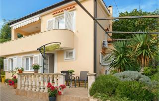 1 Bedroom Amazing Apartment In Cizici - 4