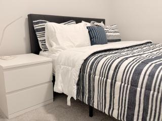 2 Bedroom snug retreat in Livingston - Calgary - 5
