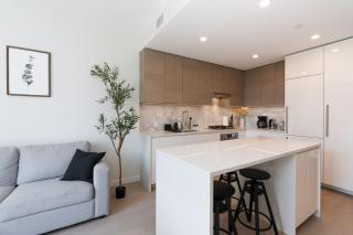 Modern 1BR Condo, Sleeps 4 with Views, AC, Balcony, Near SkyTrain - 8