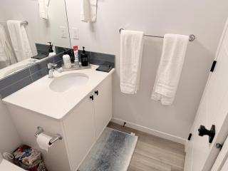 2 Bedroom snug retreat in Livingston - Calgary - 8