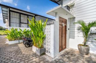 Central Canggu Pool Villa with spectacular rice field views - 1