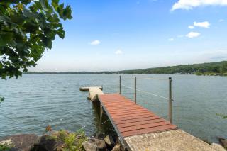 Grammy's Famous Lake House Retreat - 2