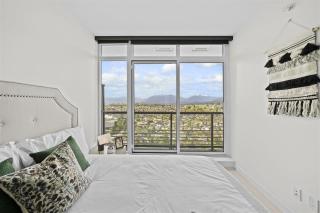Modern Luxe Apartment - Burnaby - 4