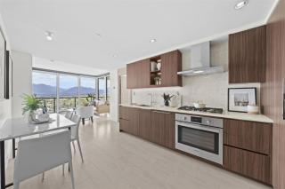 Modern Luxe Apartment - Burnaby - 3