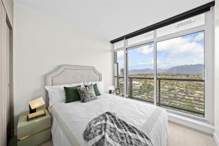 Modern Luxe Apartment - Burnaby - 1