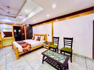 Pinerock Resort ! Luxury! Mountain View! Open Terrace ! Cafeteria - 5