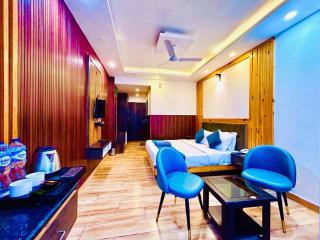 The Pine Woods A Luxury Resort in Mussoorie Rooftop Restro - Jāmb - 6