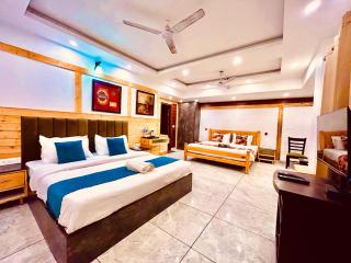 The Pine Woods A Luxury Resort in Mussoorie Rooftop Restro - Jāmb - 1