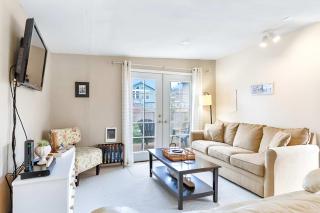 Charming Cottage by Creek & Ocean - 7