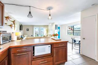 Charming Cottage by Creek & Ocean - 5