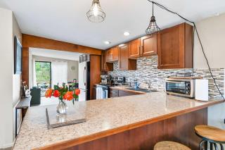 Charming Cottage by Creek & Ocean - 1