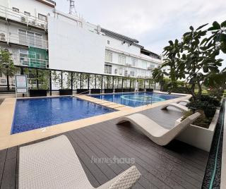 Deluxe Studio with Balcony, Washing Machine & Wifi - 6