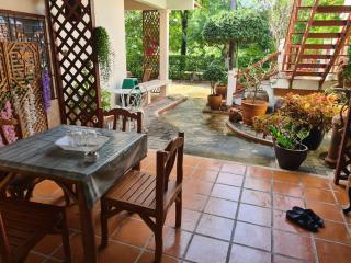 Sawaddee Holland - 1