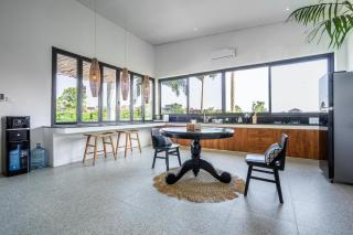 Master Suite in Prime Canggu Pool Villa overlooking rice fields - 6