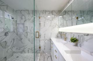 Perfect Family Home with Fireplace & Spacious Yard - 7