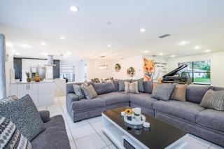Fox Island Heated Spa- Downtown & Beach home - 8