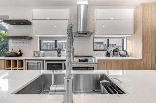 Fox Sonata Downtown Pool House home - 2