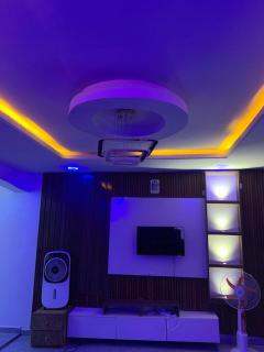 Cee&Tee IBADAN AKOBO 1BR or 2BR -247 Electricity-Solar Inverter AC in Bedrooms - Ibadan - 5