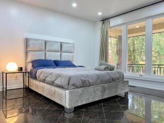 Upscale 6BR Villa at Birch Avenue - 9